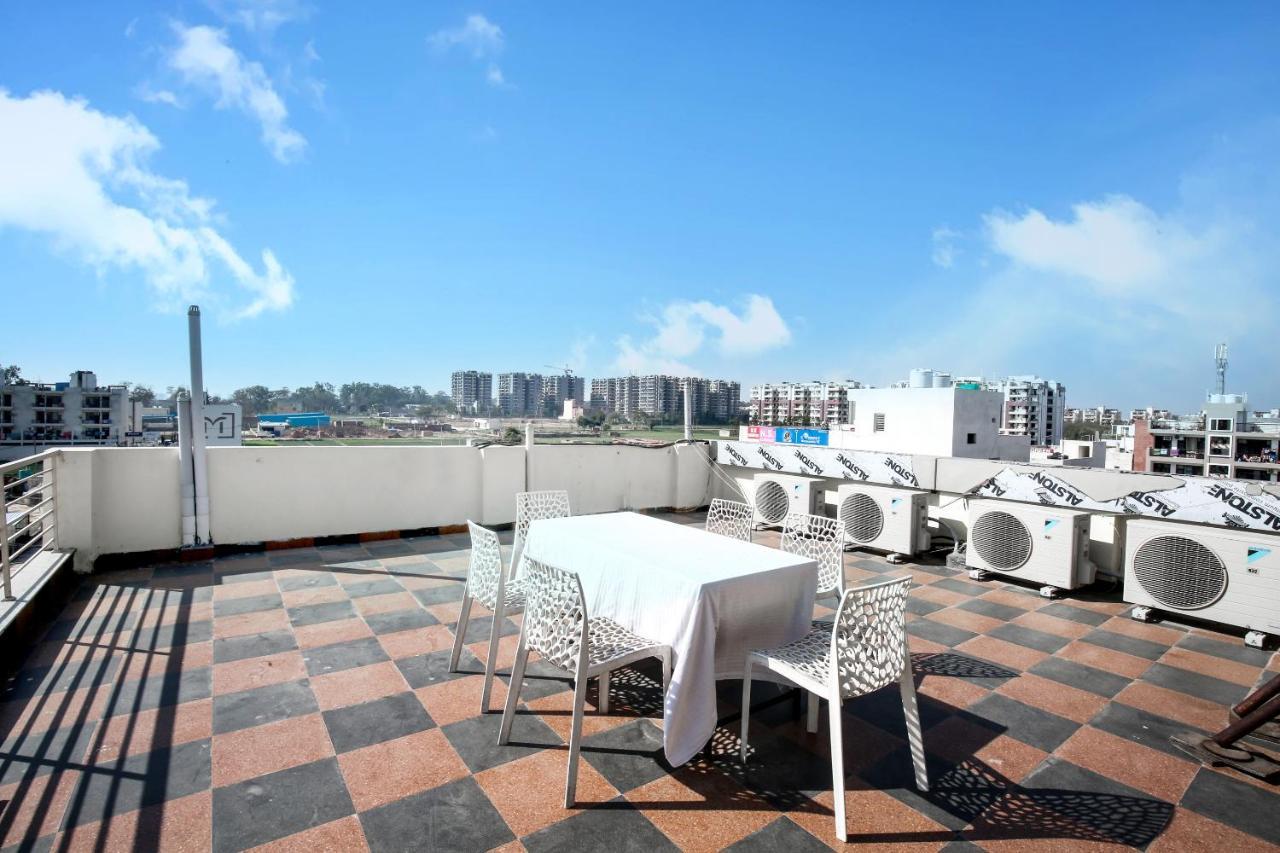Hotel Woodcrest Zirakpur - Best Family Hotel By - A Unit Of Sidham Group Exterior foto