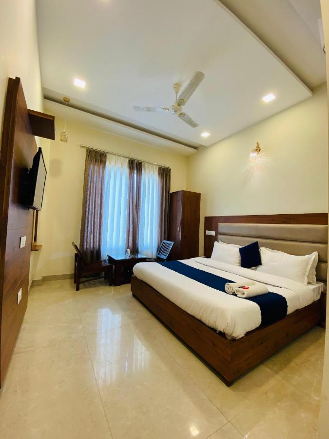 Hotel Woodcrest Zirakpur - Best Family Hotel By - A Unit Of Sidham Group Exterior foto