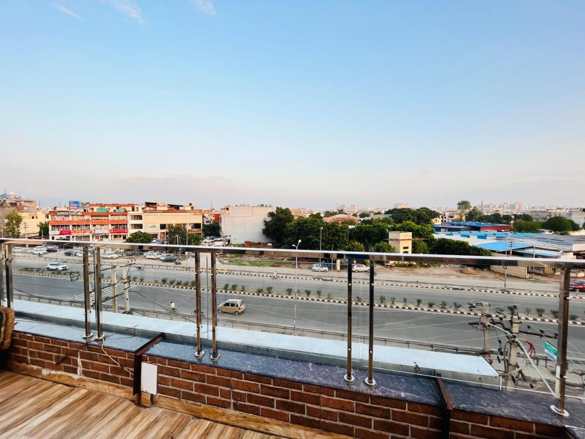 Hotel Woodcrest Zirakpur - Best Family Hotel By - A Unit Of Sidham Group Exterior foto
