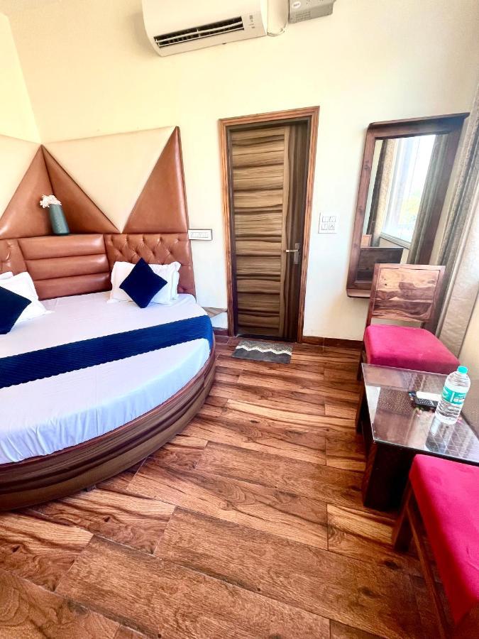 Hotel Woodcrest Zirakpur - Best Family Hotel By - A Unit Of Sidham Group Exterior foto