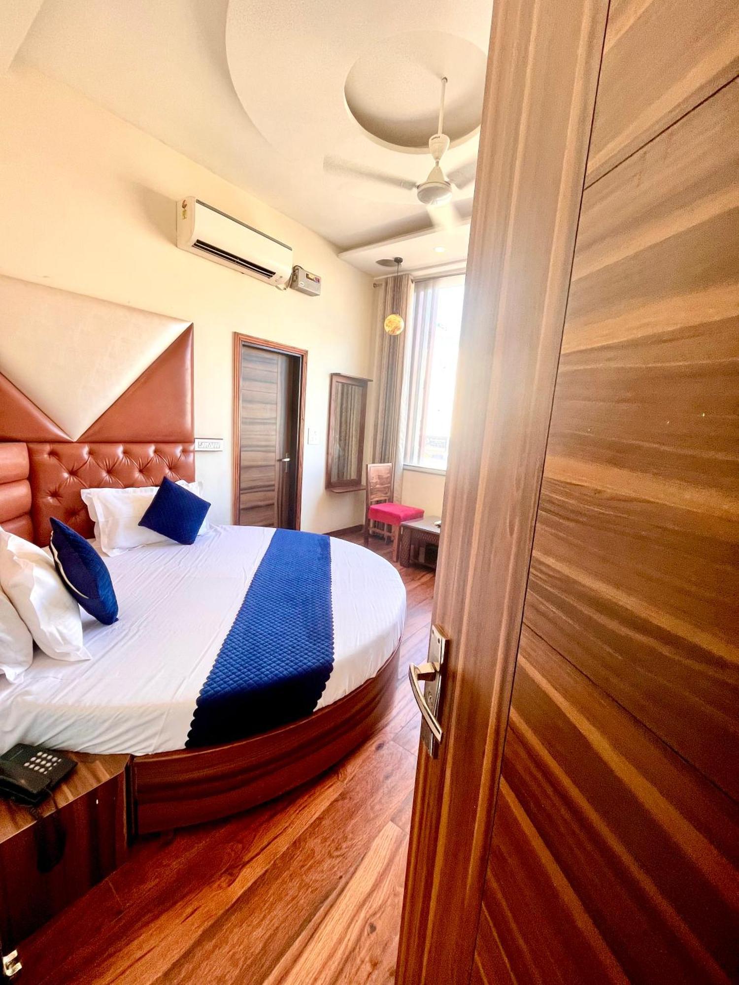 Hotel Woodcrest Zirakpur - Best Family Hotel By - A Unit Of Sidham Group Exterior foto